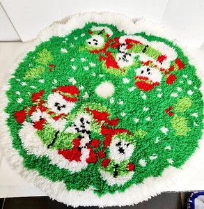 Vintage Latch Hook Rug Handmade Christmas Tree Skirt Snowman Family 40” - Picture 1 of 5