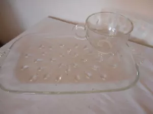 Vintage Glass snack set 8 pieces 4 sets cups and trays by Continental Can Co - Picture 1 of 3