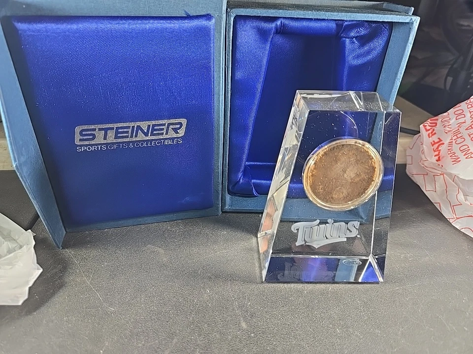 Minnesota Twins SUCIEDAD USADA EN EL JUEGO en pisapapeles de cristal - Steiner Sports certificado de autenticidad Foto 1 de 4