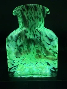 Blenko 384 Special Edition Trinkflasche ~ Spring Green mit Frit - St. Patrick’s Day  - Bild 1 von 16