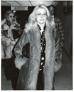 Memorabilia de celebridades de colección 8x10 foto original tipo 1 de Catherine Deneuve - Imagen 1 de 2