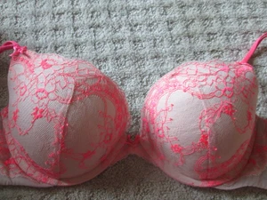 Sujetador Victoria's Secret Pushup Acolchado Talla 38B Rosa Encaje/Malla Superposición - Imagen 1 de 2