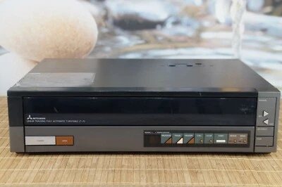 MITSUBISHI LT-70 VINTAGE LINEAR TRACKING TURNTABLE. FOR REPAIR. JAPAN. - Image 1 of 4