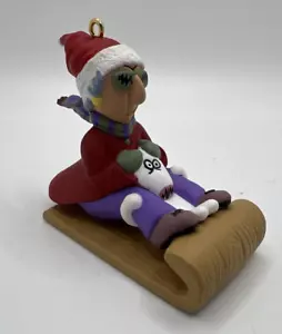 Hallmark Keepsake Ornament Maxine en trineo con su perro en trineo 1998 - Imagen 1 de 6