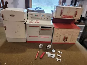 Vintage 1950s Wolverine Tin Litho Kitchen Cabinet Child Toy Playset Oven Fridge - Picture 1 of 11