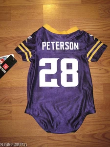 CAMISA DE JERSEY INFANTIL DE MINNESOTA VIKINGS #28 PETERSON ~ TRAJE ~ 0-3M ~ 3-6M ~ 6-9M ~ NUEVO CON ETIQUETAS - Imagen 1 de 4