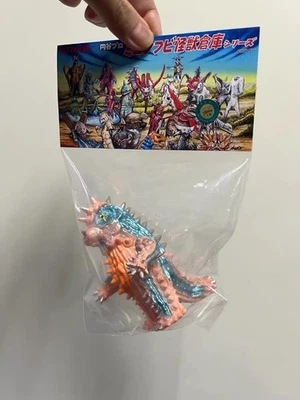 Figura Sofubi Maxtoy One Up Ultraman Series Kaiju Sabotendar Metal Azul Naranja Foto 1 de 2