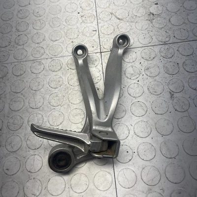 Suzuki GSXR 750 GSX-R 750 GSXR750 2003 juegos traseros para pasajero izquierdo reposapiés OEM Foto 1 de 4