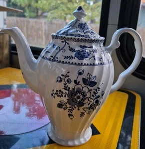 Vintage Johnson Brothers Bros. Indies White & Blue Floral Tea Coffee Pot England - Picture 1 of 9