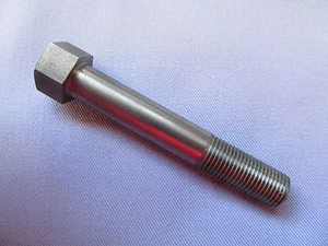 06-0401S NORTON DOMINATOR COMMANDO OUTER HEAD FIXING BOLT BY SPARK PLUG S/STEEL - Picture 1 of 1