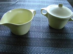 Vintage Melmac Creamer Sugar Bowl w Lid Pastel Yellow VGC - Picture 1 of 5