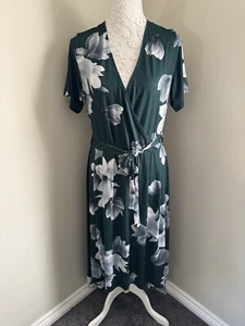 SIMPLY BE DAMEN GRÜN V-AUSSCHNITT BLUMEN WICKELSTIL HOHER NIEDRIGER SAUM KLEID GRÖßE UK 16 NEU MIT ETIKETT - Bild 1 von 7