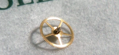 Rolex 1530 8050, 1556, 1570 8050, 1520 8050 SECOND WHEEL, 77 teeth, open pack - Image 1 of 2
