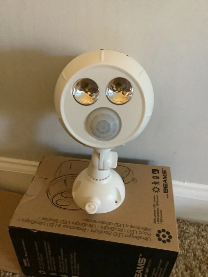 Mr Beams Spot Light Motion Sensor Outdoor Wireless Battery Ultra Bright White - Image 1 of 3