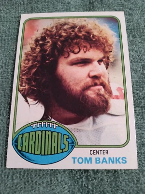 1976 Topps Football #498 St. Louis Cardinals Center Tom Banks EX - Image 1 of 2