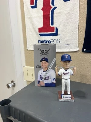 Corey Seager Silver Slugger Bobble Head 8/30/2024 Foto 1 de 2