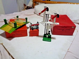 HORNBY O GAUGE C/W BUILDINGS / ACCESSORIES - Picture 1 of 7