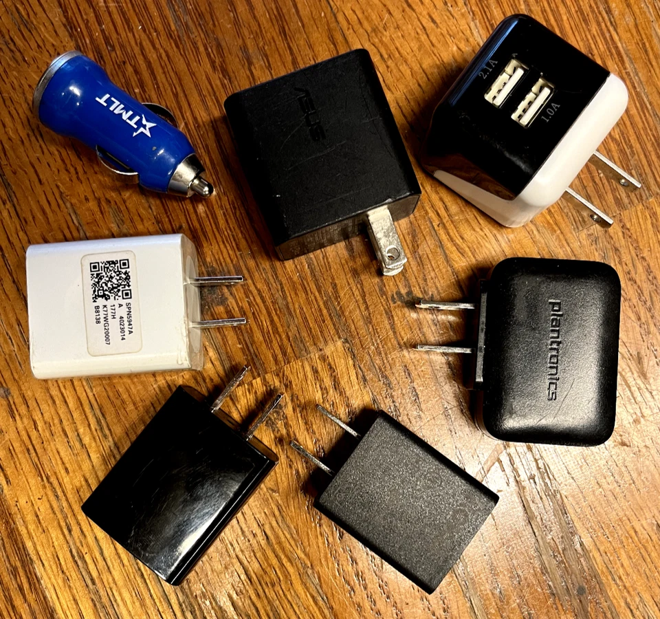 LOTE DE 7 adaptadores de alimentación cargador de teléfono USB Plantronics ROKU Asus varios Foto 1 de 4