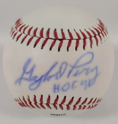 GAYLORD PERRY SIGNED OFFICIAL LEAGUE BASEBALL HALL OF FAME GIANTS! COA - Image 1 of 2