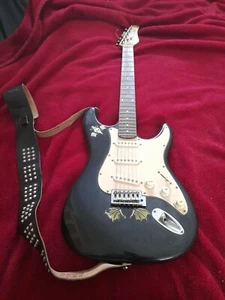 Guitarra eléctrica de 6 cuerdas Starmaker estilo Strat con bolsa de concierto - correa de rock negra - Imagen 1 de 10