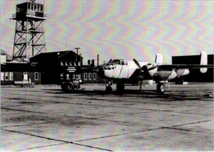 Repro UT Utah WENDOVER AIRFIELD B-25 Medium Bomber/Tower 4X6 Militär Postkarte - Bild 1 von 2