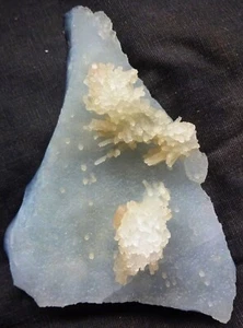 STUNNING STALACTITE CORAL W/ STILBITE BLEDS ON CHALCEDONY MATRIX MINERALS SPECIM - Picture 1 of 4