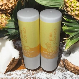 Bath & Body Works Piña Colada Bálsamo Labial Set Lote de 2 Totalmente Nuevo y Sellado .14oz - Imagen 1 de 5