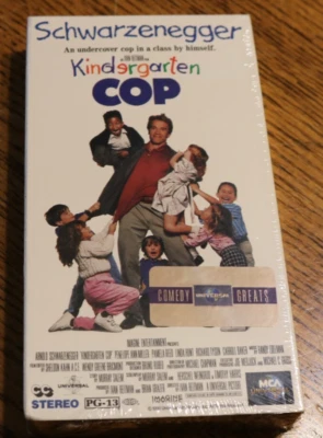 Kindergarten Cop (1990) VHS Factory Sealed MCA  Arnold Schwarzenegger comedy Foto 1 de 4