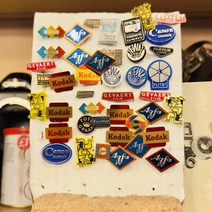 Eine Auswahl alter Foto Pin Anstecker, Agfa, Kodak, Canon, Gevaert, 70er - Bild 1 von 4