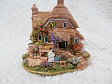 Lilliput Lane - Little Bee - Symbol of Membership