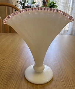 Vintage Fenton Milchglas Fächerkasten mit Rosenwappen 40er Jahre - Bild 1 von 7