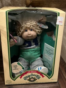 Original 1983 Cabbage Patch Kids - NEW IN BOX NEVER OPENED - Picture 1 of 11