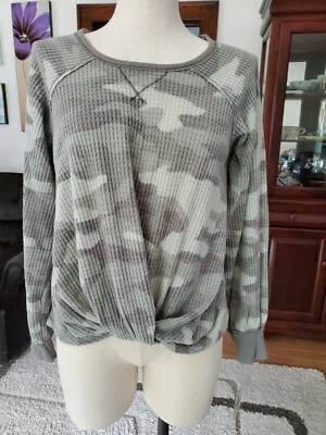 Rewind Mujer Camuflaje Manga Larga Anudado Suave Color Oliva Talla Mediana Nuevo con Etiquetas Foto 1 de 4