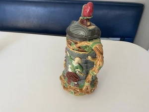 Majolika Minton Turmkrug mit Narr & Zinndeckel, um 1869 - Bild 1 von 5