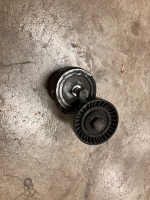 Tensor de correa de transmisión auxiliar Fiat 500 Abarth OEM Foto 1 de 3