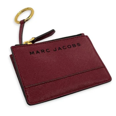 Estuche para tarjetas Marc Jacobs de cuero borgoña con cremallera con llavero y ventana de identificación Foto 1 de 4