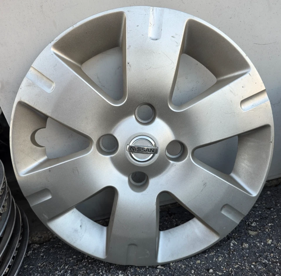 Одинарный б/у колпак колеса Nissan Sentra (2007-2012) 15 дюймов, 40315-ET000, #53073 - Изображение 1 из 1