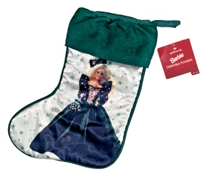 Hallmark Barbie Calza di Natale 1995 Verde Vacanze Barbie 14" Nuova con etichette - Foto 1 di 8