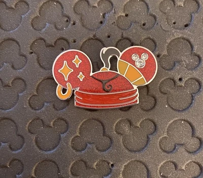 Broche chapéu orelha 2025 Disney WDW Hidden Mickey Wave B Super Chaser Jafar Genie - Imagem 1 de 2