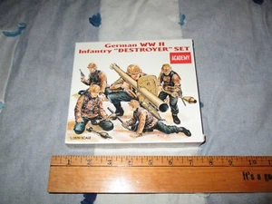 Academy WWII German Infantry DESTROYER Figure Set-1/35 Scale-1370 - Picture 1 of 3