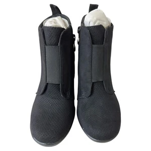 Forever Women's Black Microfiber Wedge Closed Toe Shoe NIB - Picture 1 of 6