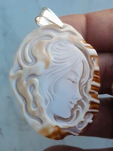 CIONDOLO IN CAMMEO SARDONICO DOPPIO COLORE LAVORATO A MANO. - Foto 1 di 11