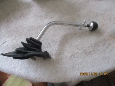 USED 1965 ? FORD MUSTANG 4 SPEED FLOOR SHIFTER - Image 1 of 4