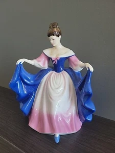 Royal Doulton Sara Pretty Ladies Figurine Sculpture Bone China #HN4720 Vintage - Picture 1 of 9