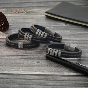 Pulsera de Cuero Grabado Personalizado con Dije y Nombre Negro Acero Inoxidable 2-5 Nombres - Imagen 1 de 8