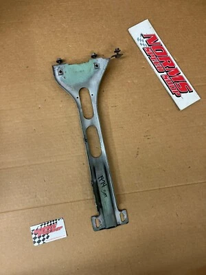 Cuerpo Mopar B 1973-74 capó pestillo rejilla soporte soporte soporte PLYMOUTH solamente Foto 1 de 2