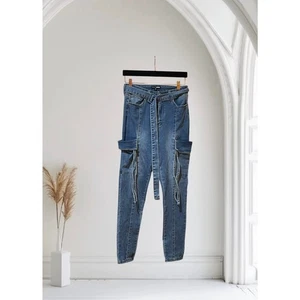 Fashion Nova Unique Belted Cargo Straight Leg Medium Wash Denim Medium  - Bild 1 von 10