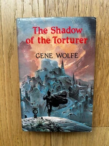 The Shadow of the Torturer de Gene Wolfe 1ª edición del Reino Unido 1981 tapa dura con chaqueta - Imagen 1 de 22