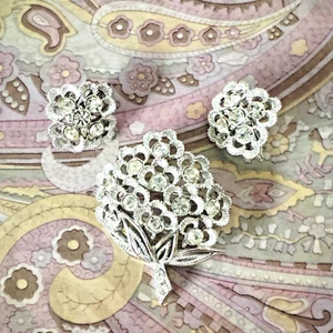 Set orecchini spilla vintage Sarah Coventry 'Sparkle Lites' strass tono argento - Foto 1 di 13