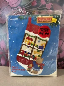 Kit de Medias de Fieltro de Navidad Titan Needlecraft VENTANA DE TIENDA DE JUGUETES Nuevo #85033 - Imagen 1 de 4